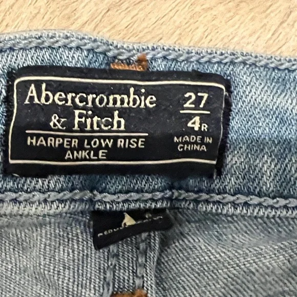 Abercrombie & Fitch Skinny Embroidered Floral Light Blue Jeans size 27/4 - Picture 2 of 6